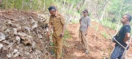 PAK LURAH SURVEI LOKASI CALON JALAN USAHA TANI